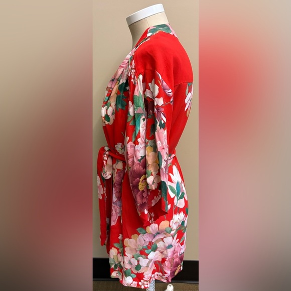 Zara red floral printed 3/4 sleeve satiny silky short robe women's size Medium - Picture 3 of 7